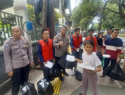 Polres Metro Jakarta Pusat dan IDR Bagikan Makan Siang Gratis di Senen