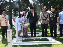 Dalam Rangka Hari Bandung Lautan Api Ke-78 Tahun 2024, Komandan Beserta Prajurit Lanal Bandung Hadiri Upacara dan Ziarah di TMPN Cikutra Bandung