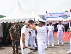 Danlantamal I Sambut Kapal Perang FNS Vendemiare F 734 di Dermaga Pelindo Belawan