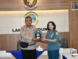 Komandan Lanal Bandung Terima Peserta Didik Sespimti Polri Dikreg Ke-33 Tahun 2024 Dalam Rangka Praktek Kerja Dalam Negeri (PKDN)
