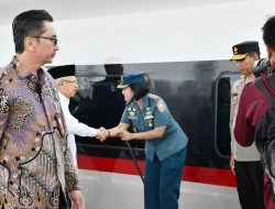 Komandan Lanal Bandung Melepas Keberangkatan Wapres RI di Stasiun KCIC Padalarang