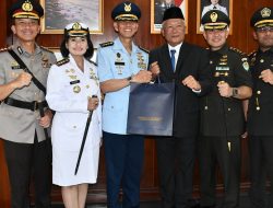 Komandan Lanal Bandung Hadiri Upacara Serah Terima Jabatan Danlanud Husein Sastranegara Bandung