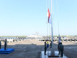 ASPOTMAR DANLANTAMAL I PIMPIN UPACARA BENDERA