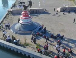 PERINGATI HARI PENDIDIKAN TNI AL KE-78 TAHUN 2024, PRAJURIT SATLINLAMIL 3 IKUT SERTA LAKSANAKAN BERSIH PANTAI DI MONUMEN MNEK MAKASSAR