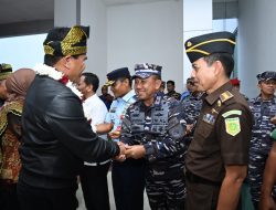 Danlantamal I Sambut Kedatangan Kasal di Bandar Udara SSK II Riau