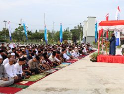 Momen Hari Raya Idul Adha 1445 H, Lanal Dumai Serahkan Hewan Kurban Ke Masjid Baitut Thoyyibin