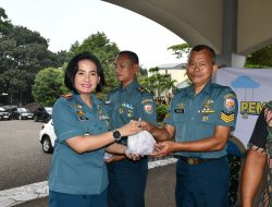 Lanal Bandung Laksanakan Penyembelihan dan Penyaluran Daging Hewan Kurban Kepada Personel Lanal Bandung dan Masyarakat