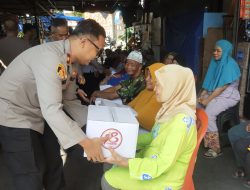 HUT Bhayangkara ke 78 : Polsek Metro Tamansari gelar BANSOS