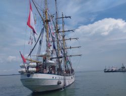 Danlanal Bintan Bersama FKPD Kepri dan FKPD Bintan Melepas Keberangkatan KRI Dewa Ruci Yang Mengemban Misi Muhibah Budaya Jalur Rempah 2024