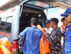 Lanal Banjarmasin Evakuasi KM. Niki Sejahtera Yang Terbakar di Perairan Masalembo