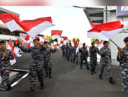 Menyongsong HUT Kemerdekaan Republik Indonesia Ke-79 Tahun 2024, Lanal Sibolga Bagikan Bendera Merah Putih Kepada Masyarakat Sibolga
