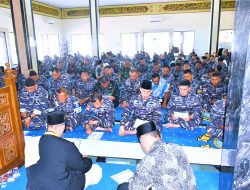 SAMBUT HUT KE-79 TNI AL, LANTAMAL I LAKSANAKAN DOA BERSAMA