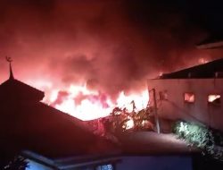 Gudang di Pondok Bambu Jaktim Kebakaran, Api Berkobar