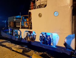 Lanal Banjarmasin Evakuasi ABK KM. Sabar Subur Yang Tenggelam di Perairan Karimun Jawa