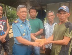 Lanal Bintan Antar dan Serahkan Nelayan Boat Pancung Yang Mengalami Kecelakaan Laut Ke Pihak Keluarga