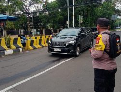 Pelayanan Pagi Hari Bhabinkamtibmas Gondangdia Gatur Lalin Di TL Teuku Umar