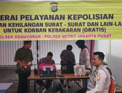 Polsek Kemayoran Memberikan Pelayanan Membuat Surat Laporan Kehilangan kepada Warga Korban Kebakaran