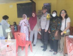 Patroli Dialogis Bhabinkamtibmas Johar Baru Hadir dan Monitoring Kegiatan Posyandu Lansia di Pos Sekretariat RW 05
