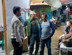 Perwira Pengendali Bersama Bhabinkamtibmas Kelurahan Kebon Kosong Melaksanakan Giat Patroli Dan Sambang Poskamling
