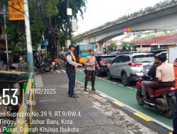 Pengaturan Lalu Lintas Pagi Kapolsubsekror Tanah Tinggi dan Dishub di TL Galur, Jalan Letjend Suprapto