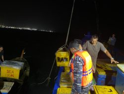 Lanal Bintan Bersama Tim SAR Gabungan Selamatkan KM. Kemilu Indah Jaya Yang Mengalami Kecelakaan Laut di Perairan Bintan