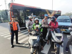 Operasi Keselamatan Jaya 2025 Polres Jakarta Timur Sosialisasikan Tertib Lalu Lintas di TL Halim Baru