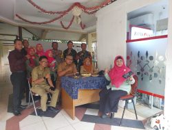 Bhabinkamtibmas Kelurahan Sumur Batu Bersama 3 Pilar Melaksanakan Kegiatan Kunjungan dan Sambang Kantor