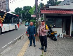 Bhabinkamtibmas Gondangdia Patroli Dialogis Dan Himbauan Kamtibmas Di Jalan RP Soeroso