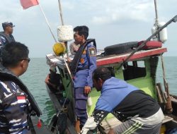 Hilang Kontak di Laut, 3 Nelayan Rupat Diselamatkan Oleh Pos TNI AL Tanjung Medang dan Tim SAR Gabungan