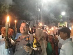 Bhabinkamtibmas Menteng Pantau Pawai Obor Sambut Ramadhan 1446 H Di Menteng Tenggulun