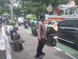 Personil Polsubsektor Cikini Pengaturan Lalu Lintas Pagi Hari Di Sepanjang Jalan Cikini Raya