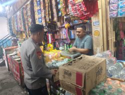 Ramadhan, Bhabinkamtibmas Cek Harga Dan Ketersediaan Sembako Door To Door Di Pasar Benhil