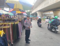 Bhabinkamtibmas Benhil Patroli Dan Pengaturan Lalin Di Stasiun KA Tanah Abang Dan Pasar Tanah Abang
