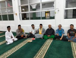 Bhabinkamtibmas Kelurahan Cideng Gelar Tarawih Bersama di Masjid Annur Darussalam