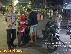 Personel Pos Singgah Ramadhan Roxy Gelar Patroli Dialogis, Pastikan Wilayah Tetap Kondusif