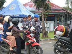 Lanal Bengkulu Berbagi Takjil Buka Puasa Gratis Ke Masyarakat