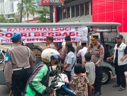 Wakapolsek Metro Menteng Turun Langsung Berbagi Nasi Siap Saji 200 Box Di Cikini