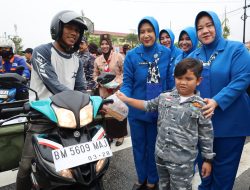Indahnya Ramadhan, Lanal Dumai Berbagi Takjil Menebar Kebahagiaan