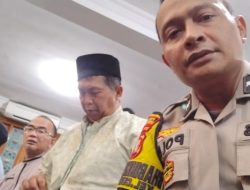 Bhabinkamtibmas Cempaka Putih Timur Sholat Tarawih Bersama Jamaah Masjid Al Huda Perkuat Silaturahmi dan Iman