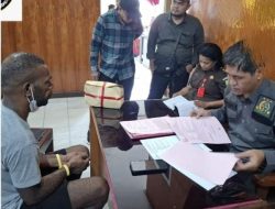 Tersangka KKB Kamenak Gire Resmi Diserahkan ke Kejaksaan Negeri Nabire