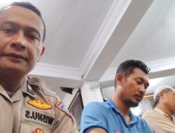 Bhabinkamtibmas Cempaka Putih Timur Rangkul Warga Lewat Kegiatan Sholat Tarawih Bersama
