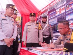 Kapolres Metro Jakarta Timur Tinjau Kesiapan Pos Pengamanan di Pasar Rebo