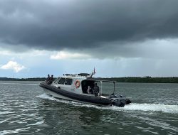 Dalam Rangka Pengamanan Idul Fitri 2025 Penyeberangan Bintan-Batam, Danlanal Bintan Laksanakan Patroli di Selat Riau