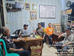 Sambang Balai Warga RW 06, Bhabinkamtibmas Ajak Ketua RW dan Ketua RT Patroli Rumah Kosong yang Ditinggal Mudik Lebaran