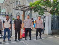 Pelayanan Dan Pengamanan Polsek Sawah Besar Dalam Ibadah Misa di Gereja Katedral