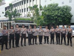 Wakapolsek Metro Menteng Tinjau Langsung Misa Jumat Agung Di Sejumlah Gereja, Pastikan Situasi Aman