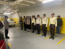 Kanit Binmas Pimpin Pengamanan Aksi Unras Di Gedung Astra