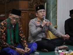 Kapolres Metro Jakarta Utara Gelar Sholat Subuh Berjamaah di Masjid Baiturrahman Teluk Gong