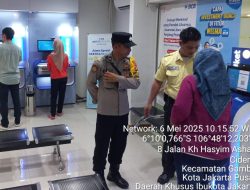Polsubsektor Roxy Patroli Sambang ke Bank BCA Roxy, Imbau Waspada Kejahatan Jalanan