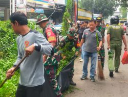 Wujudkan Lingkungan Bersih Dan Nyaman, Babinsa Koramil 02/ Pondok Gede Bersama Tiga Pilar Gelar Karya Bakti